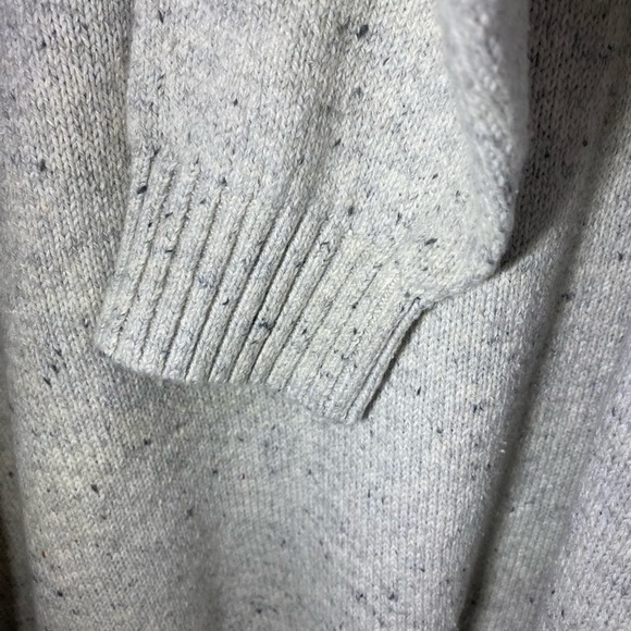 Brand new with tags - Men’s Izod sweater - Vanilla Ice - Picture 4 of 6